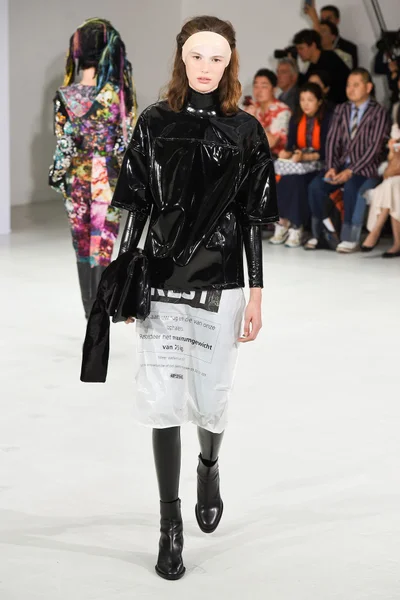 Look 12